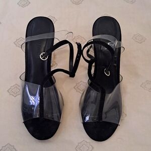 Nice Strappy Shoes 7 Medium